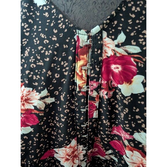 Torrid Floral Print Black Blouse With Hook Closures & Flared Sleeves Size 4 - Picture 2 of 5
